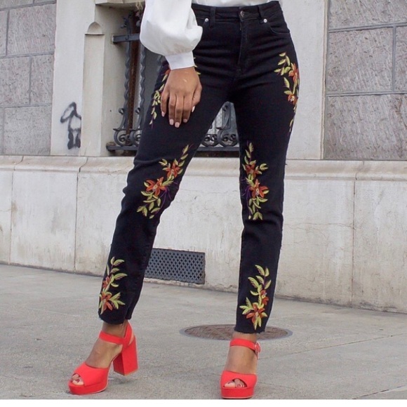 H&M Black Straight Jeans Red/Green Embroidered Flowers Stretch Women's Size 4 - Picture 1 of 11